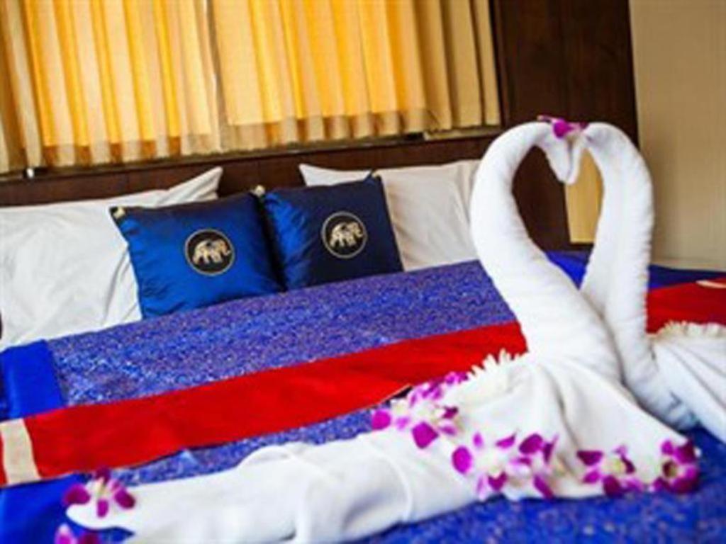 Triple Rund Place Hotel Patong Eksteriør billede
