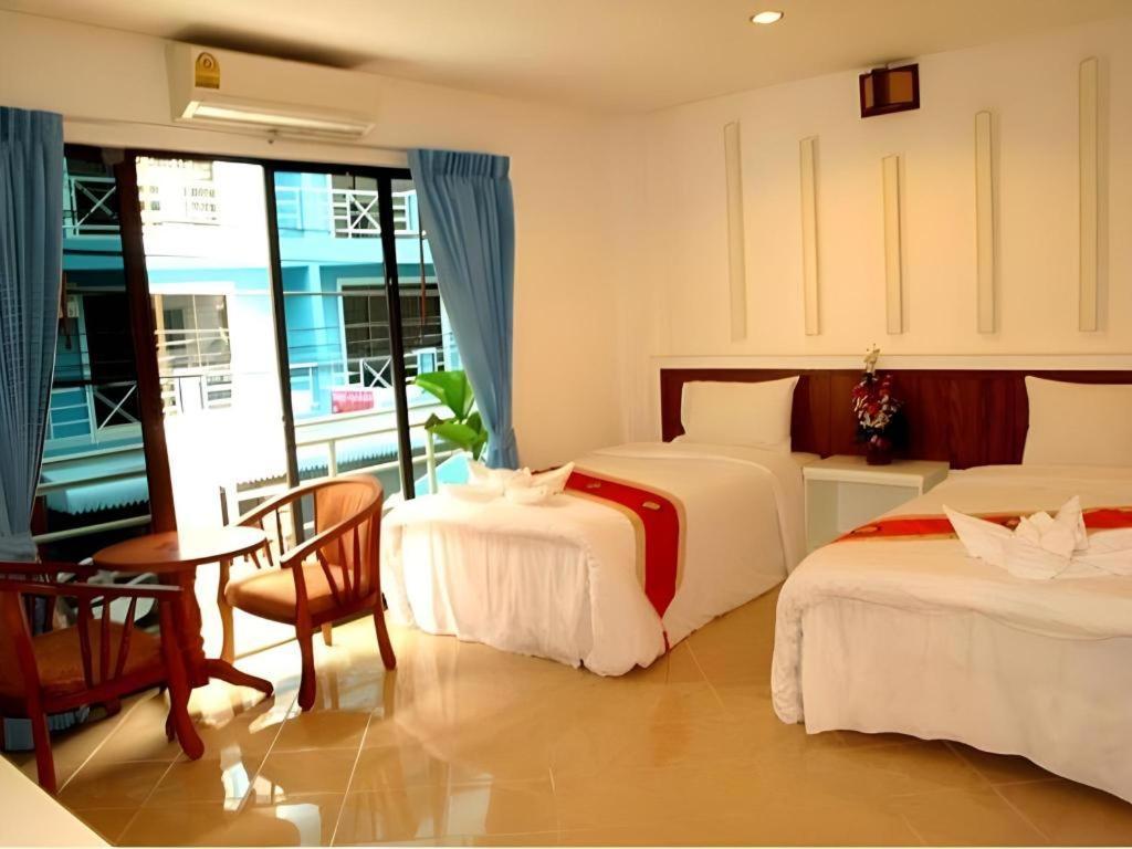 Triple Rund Place Hotel Patong Eksteriør billede