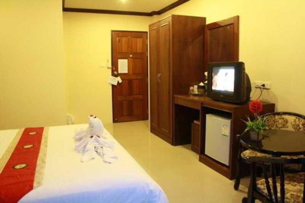 Triple Rund Place Hotel Patong Eksteriør billede
