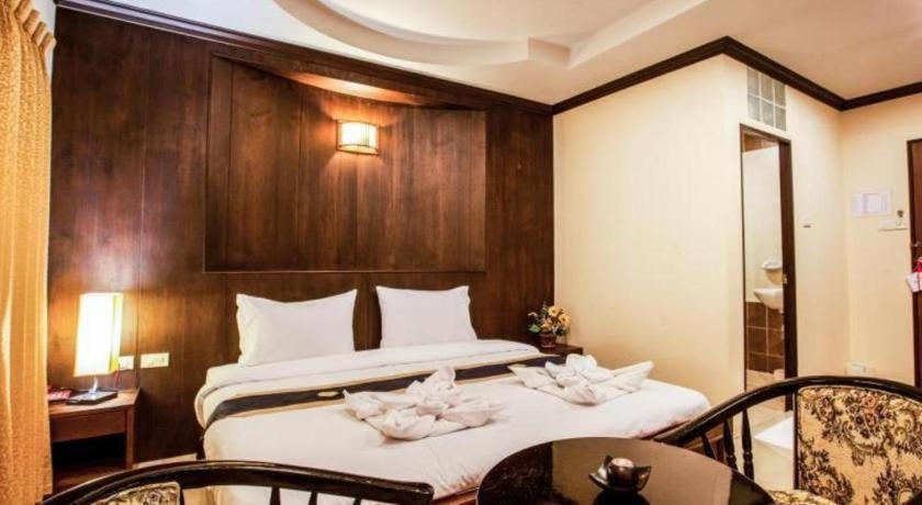 Triple Rund Place Hotel Patong Eksteriør billede