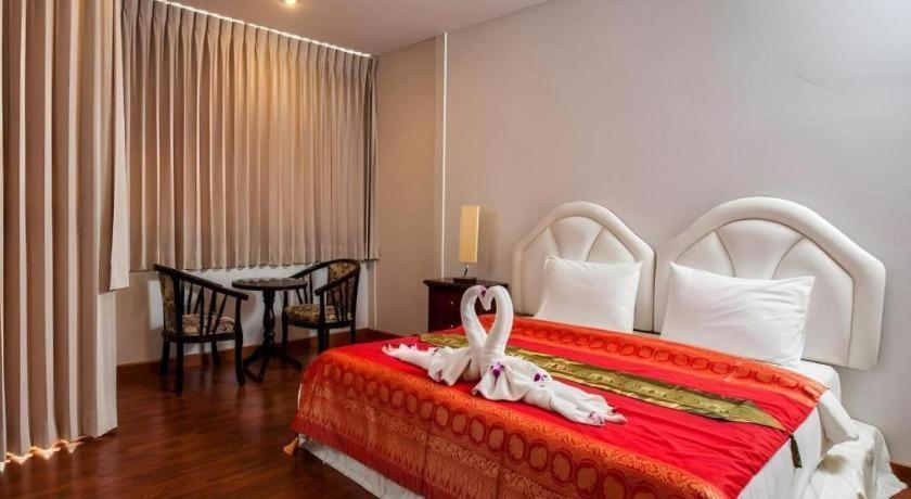 Triple Rund Place Hotel Patong Eksteriør billede