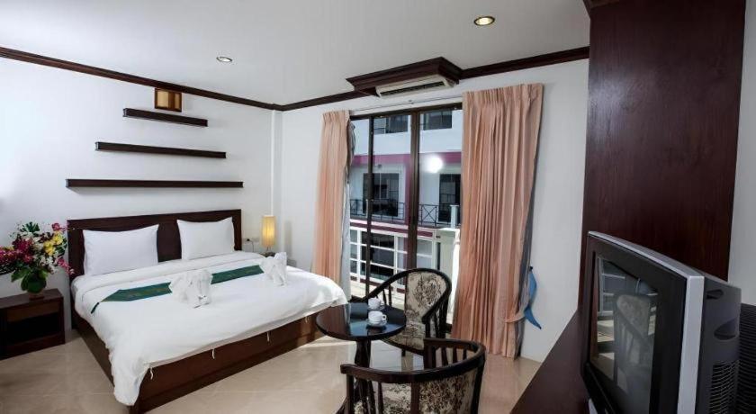 Triple Rund Place Hotel Patong Eksteriør billede