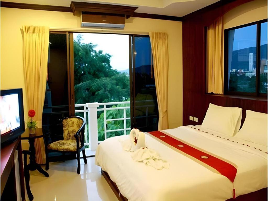 Triple Rund Place Hotel Patong Eksteriør billede